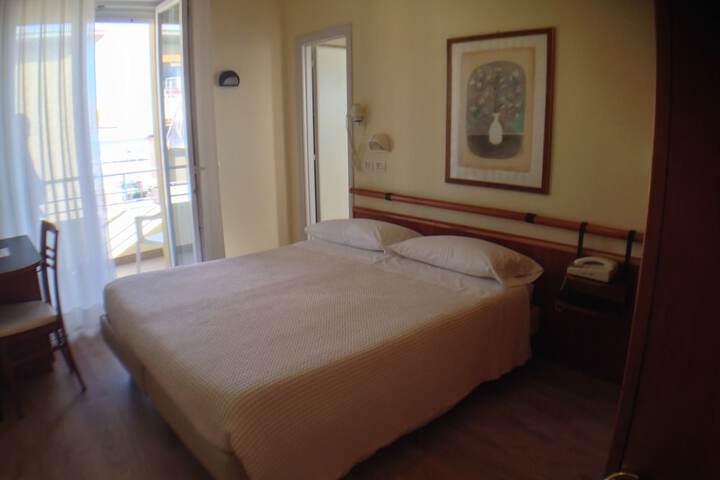 Room 8 of 34