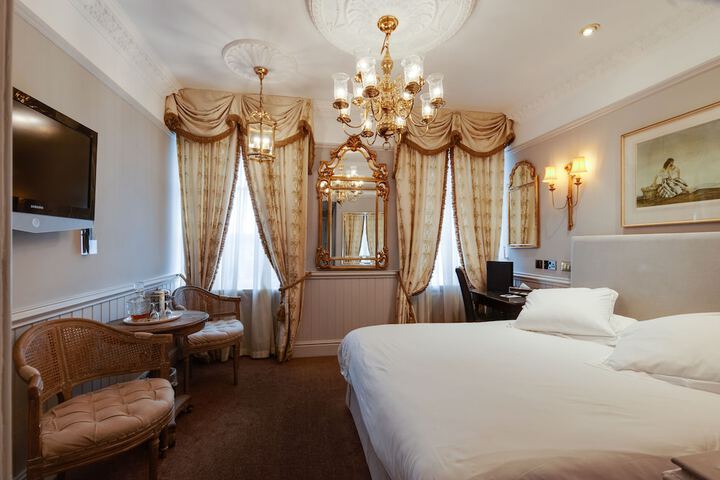 Room 6 of 33