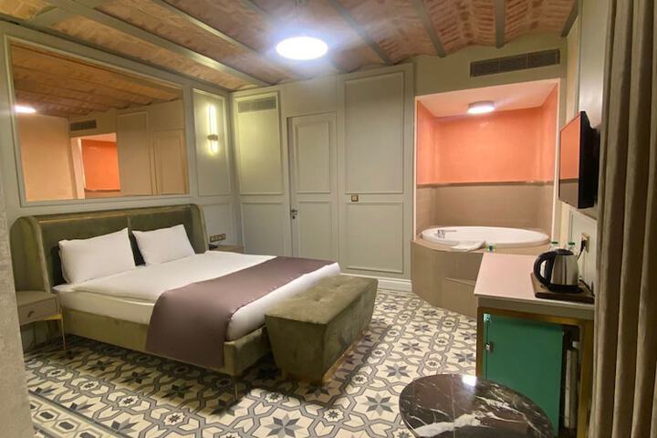 Room 35 of 71