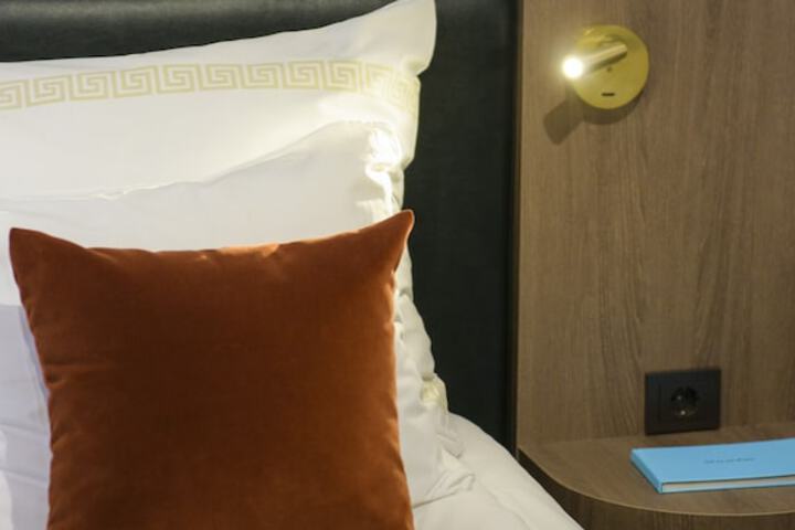 Room 8 of 75