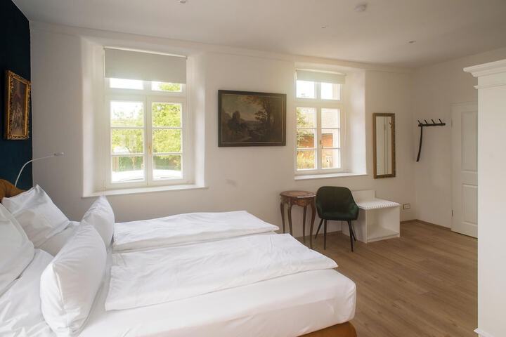 Room 4 of 6