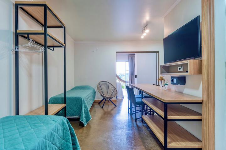 Room 5 of 102