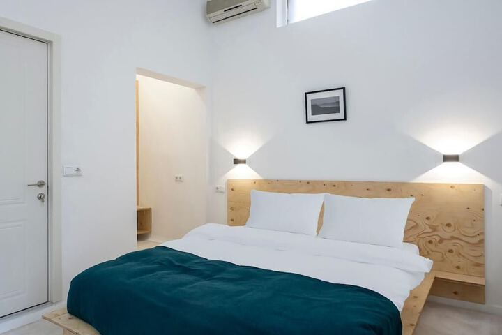 Room 2 of 36