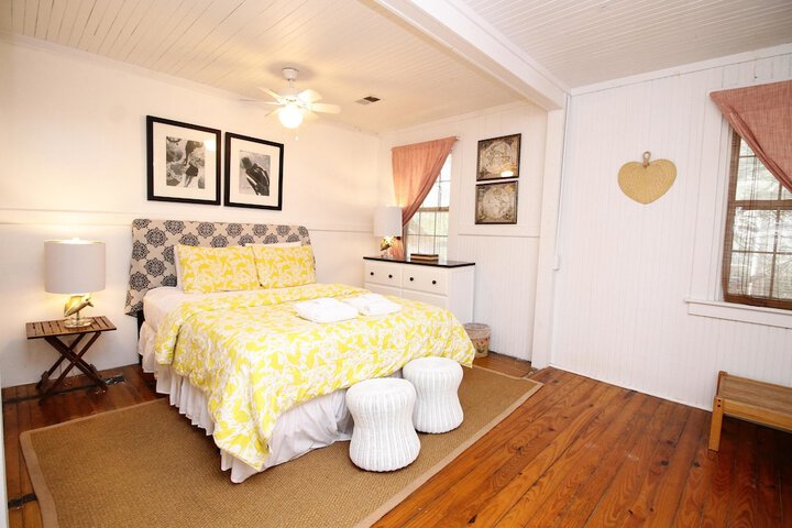 Room 6 of 26