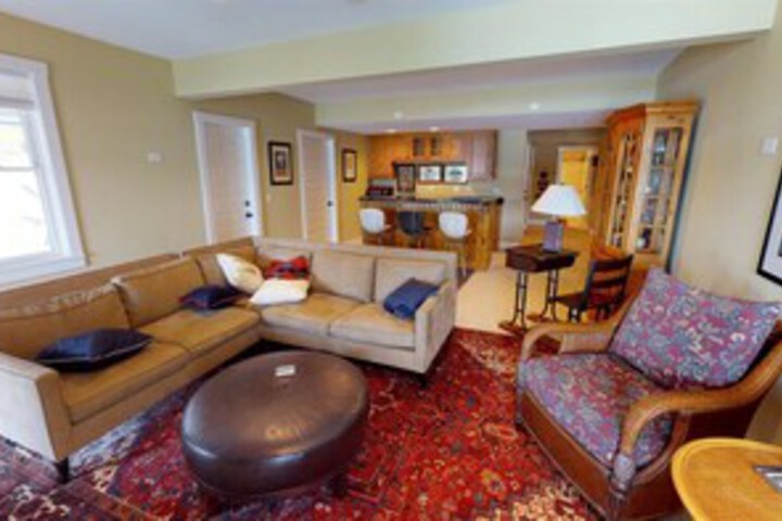 Room 12 of 32
