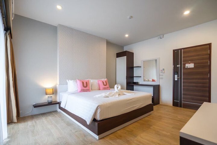 Room 28 of 37
