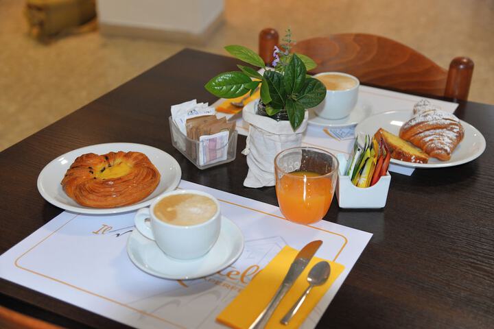 Breakfast/Coffee Service 29 of 75