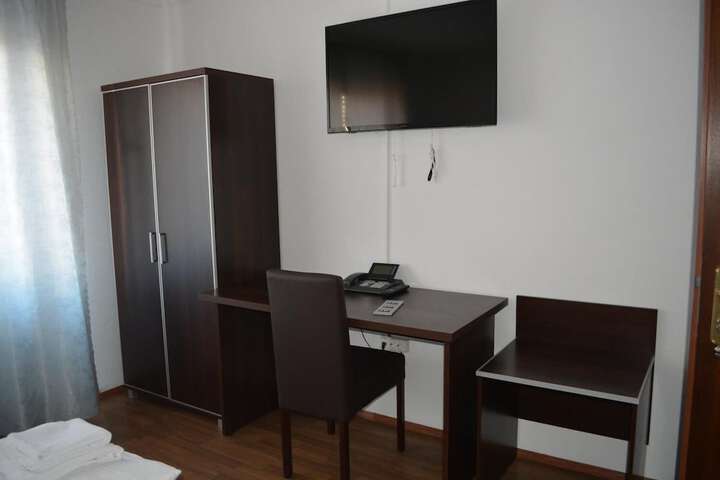 Room 5 of 13