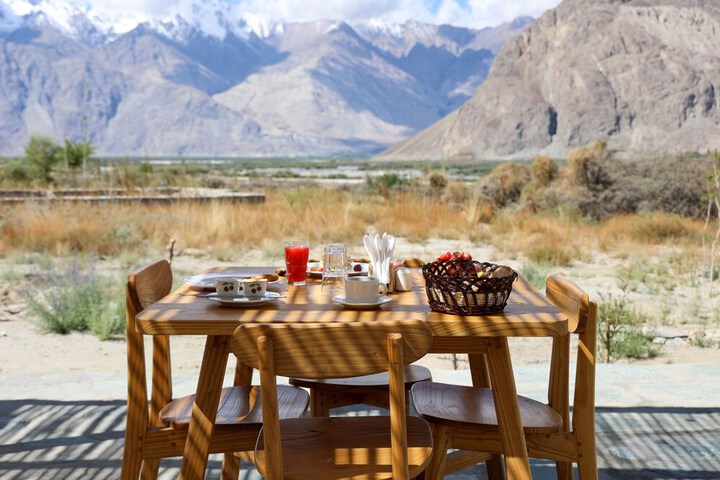 Breakfast/Coffee Service 56 of 121