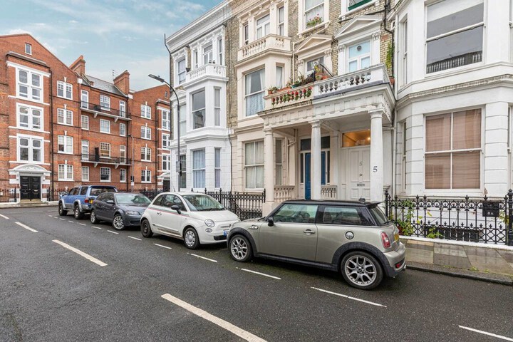 Lovely 1 bed Flat w Balcony in West Kensington VR