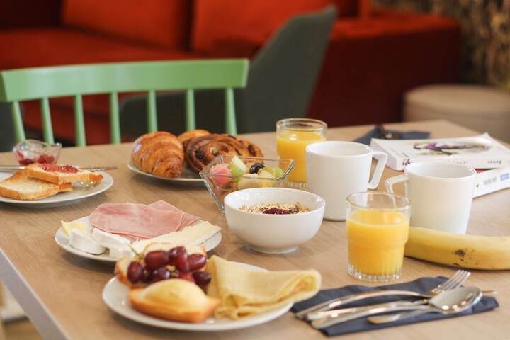 Breakfast/Coffee Service 20 of 41