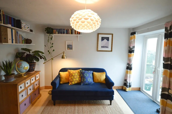 Room 4 of 12
