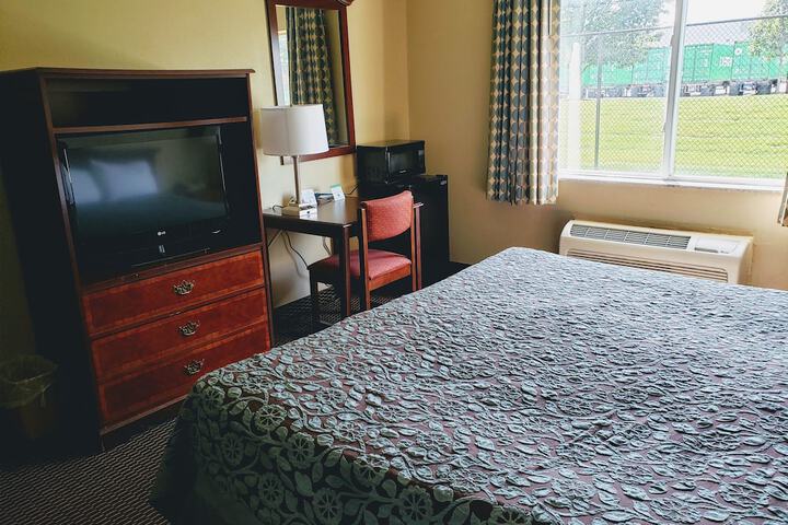 1 King Bed (2 of 27)