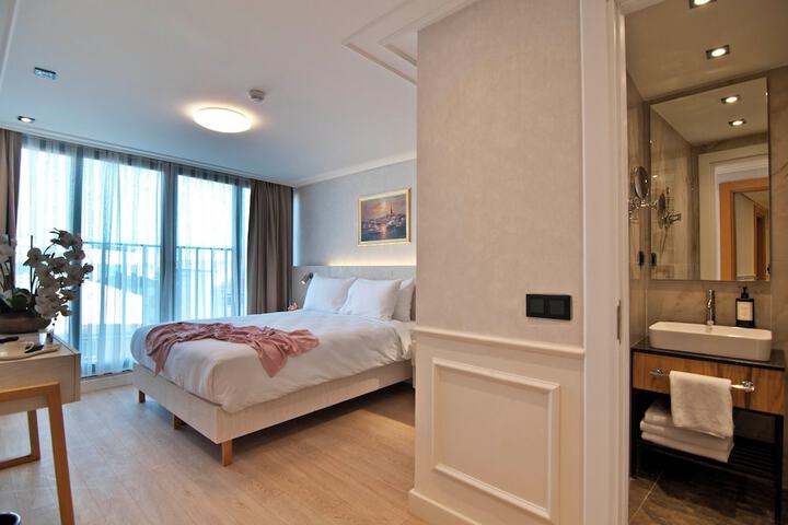 Room 43 of 92