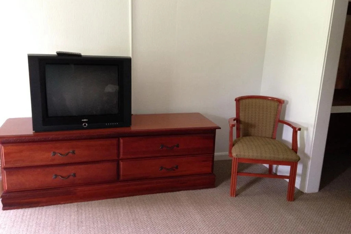 Room 4 of 16