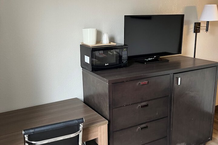 Room 9 of 18