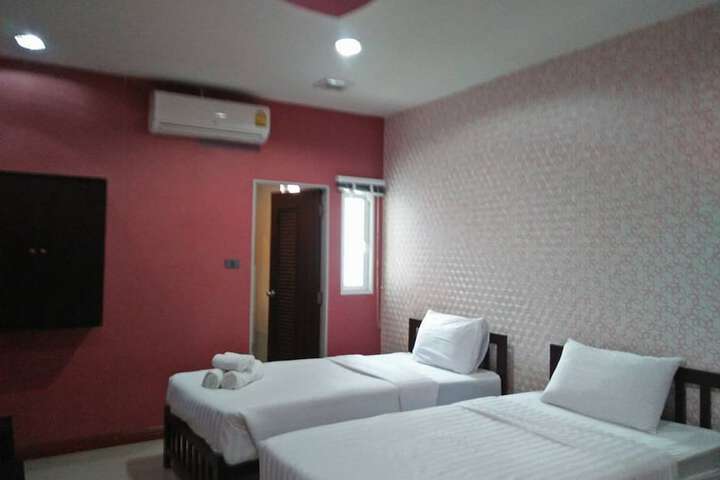 Room 9 of 16