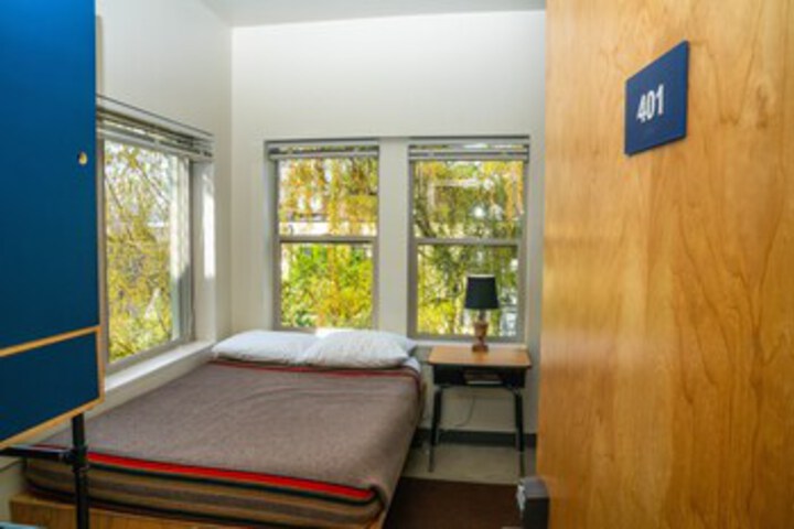 Room 4 of 16
