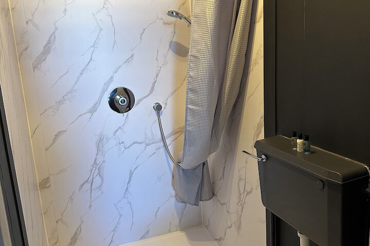 Room 68 of 171