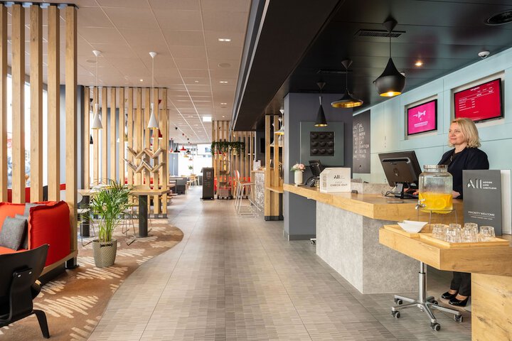 Guest Lobby