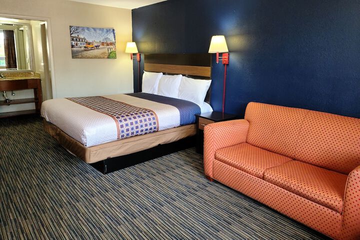 1 King Bed (3 of 11)
