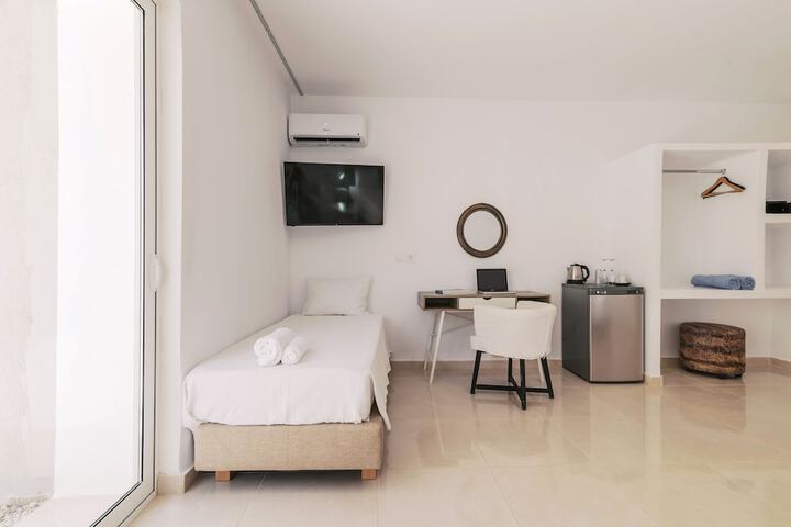 Room 4 of 87