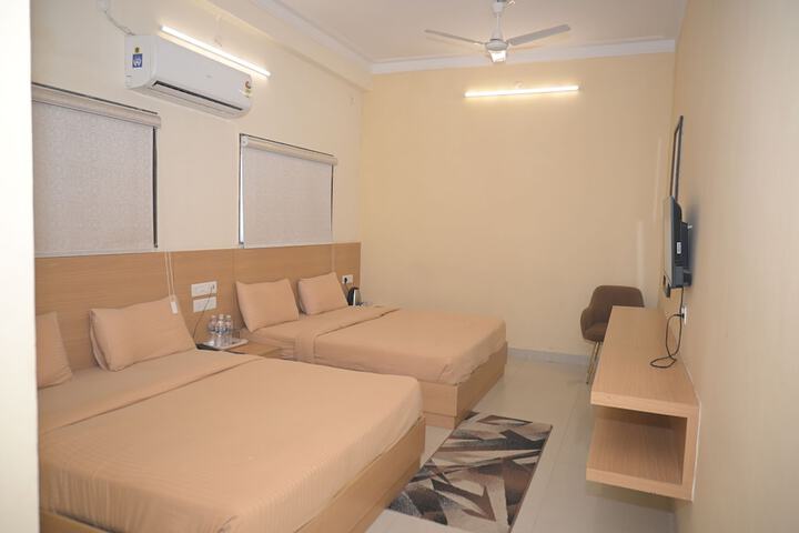 Room 15 of 35