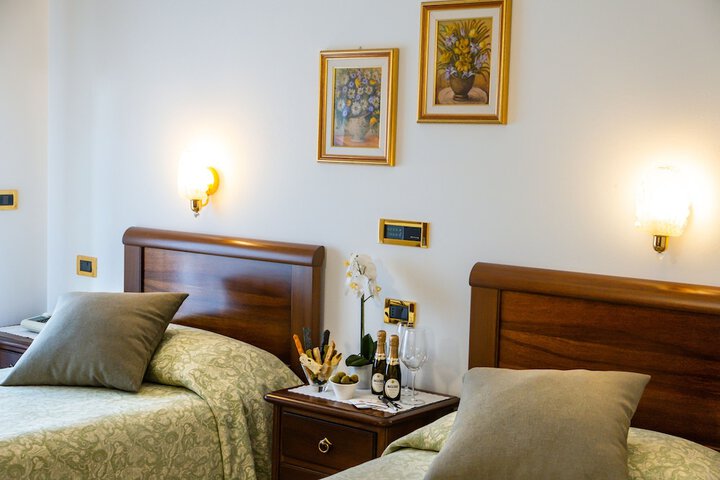 Room 10 of 89