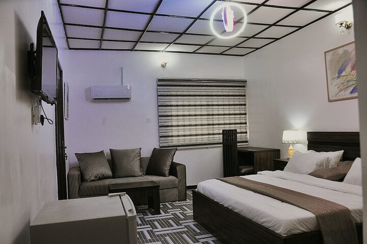 Room 8 of 20
