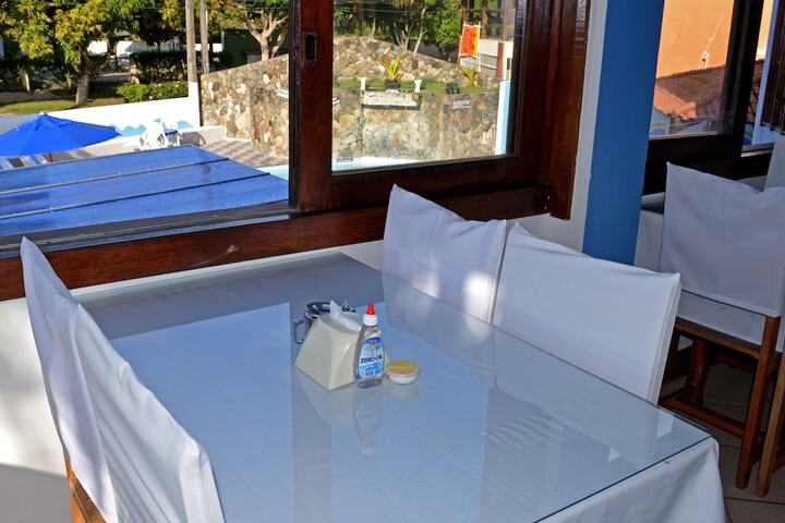 Dining 66 of 100
