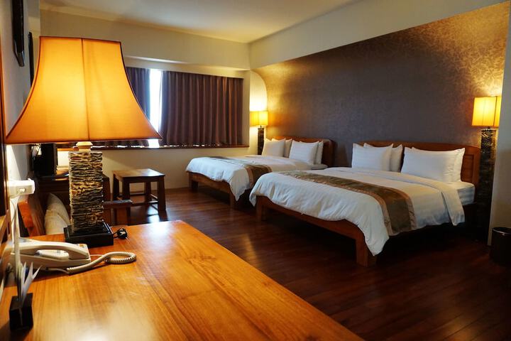 Room 8 of 37