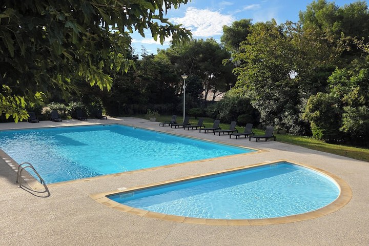 Pool 22 of 39