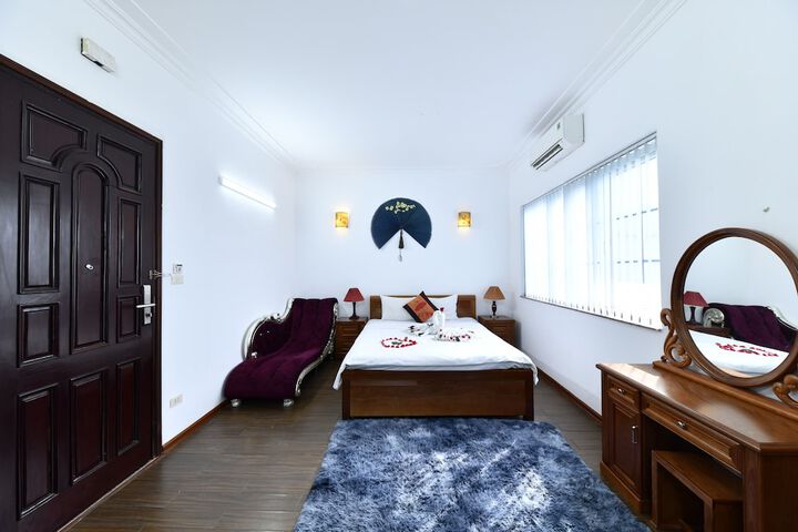 Room 13 of 36