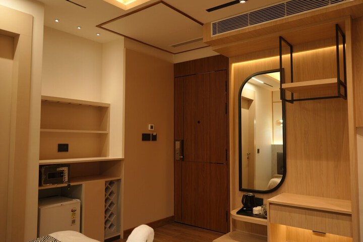 Room 16 of 28