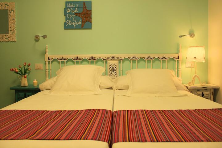 Room 8 of 77