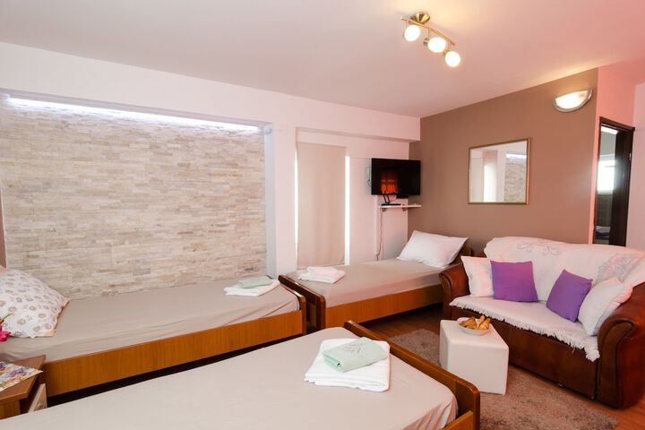 Room 14 of 64