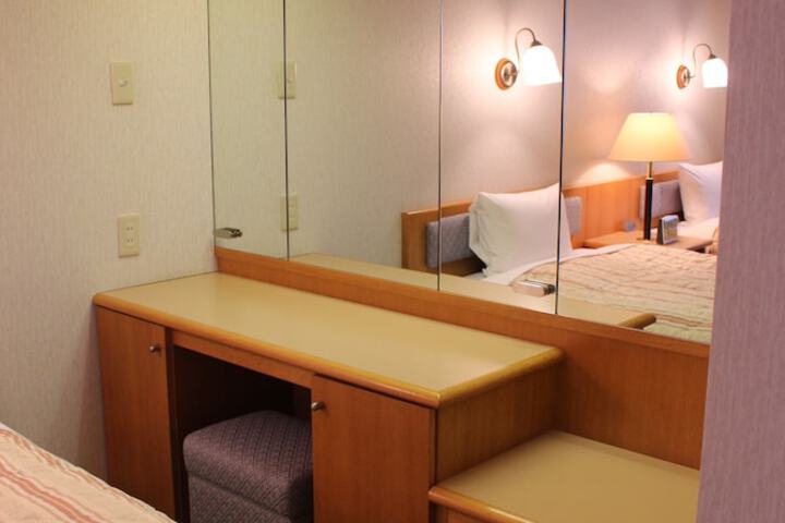 Room 13 of 31