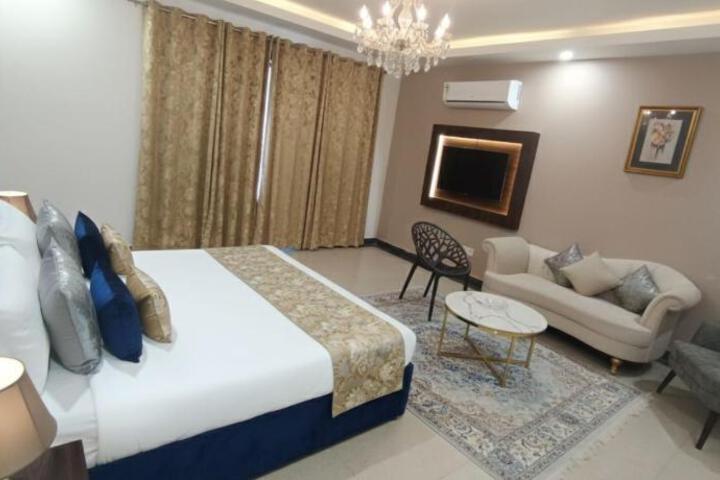 Hotel Narmada Palace
