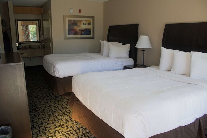 2 Queen Beds Communication Assistance Desk Microwave and Refrigerator Continental B (1 of 6)