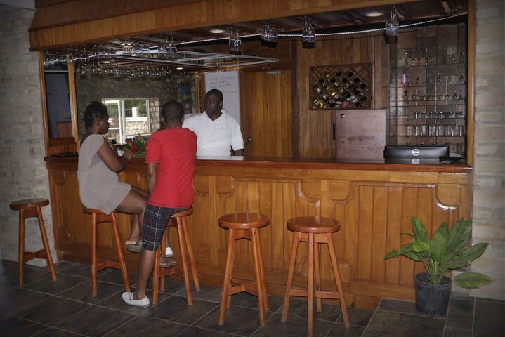 Lounge 14 of 20