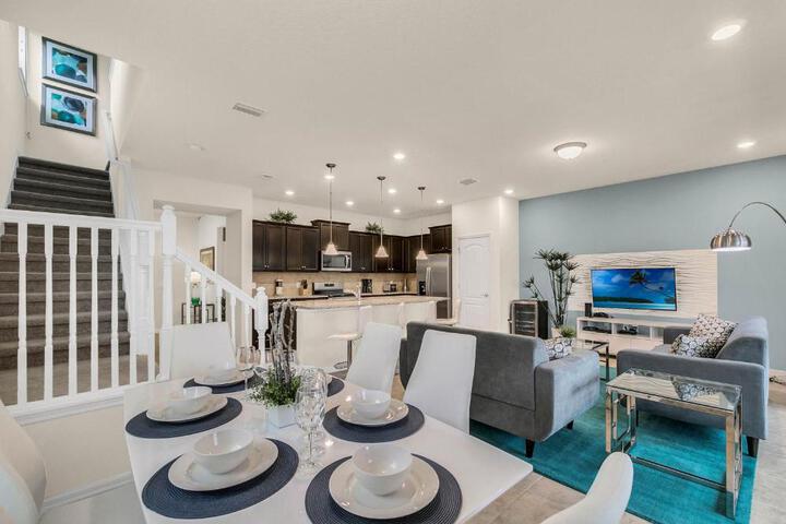 Photo of 5 Bedrooms - 45 Bathrooms - Solterra 4643 Td
