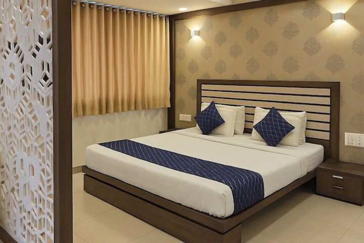 Room 12 of 25