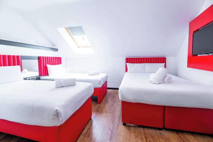 Room 34 of 100