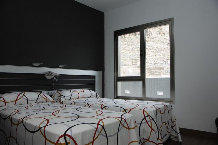 Room 4 of 34