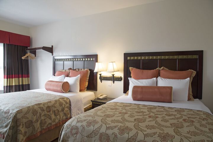 1 Queen Bed (14 of 17)