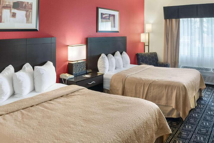 1 Queen Bed (5 of 6)