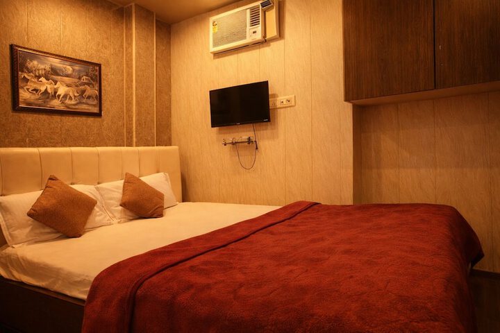 Room 6 of 9