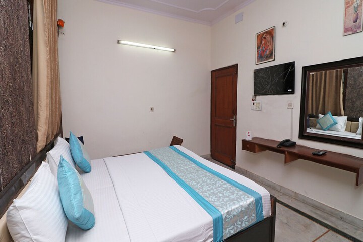 Room 18 of 25