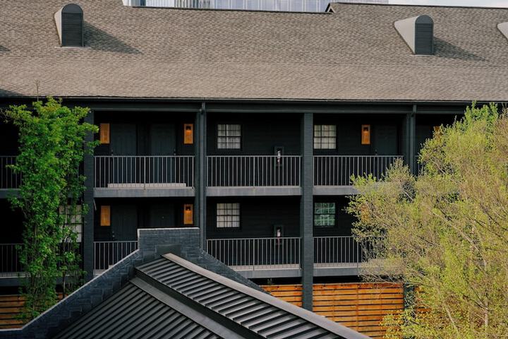 Hotel 76 of 77