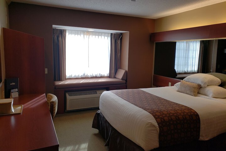 1 Queen Bed (23 of 34)